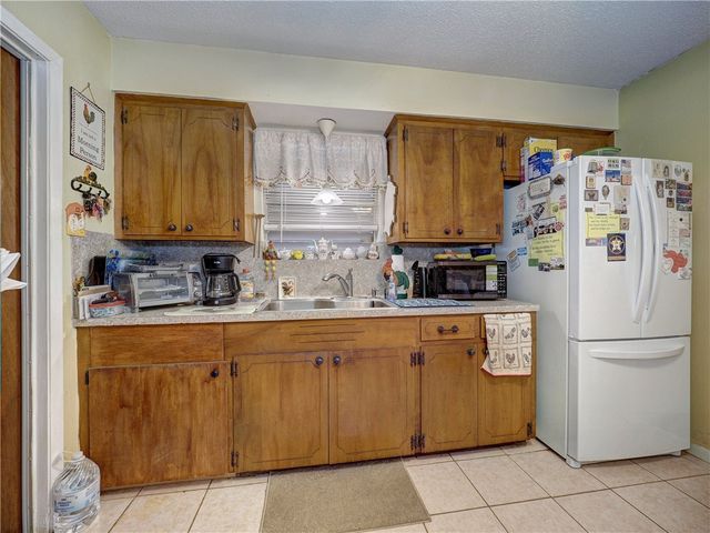 1906 Tara Dr, Corpus Christi, TX 78412