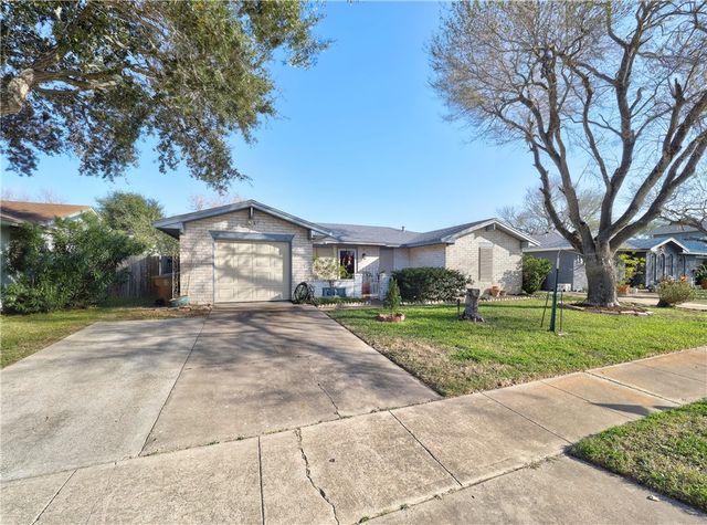 1906 Tara Dr, Corpus Christi, TX 78412
