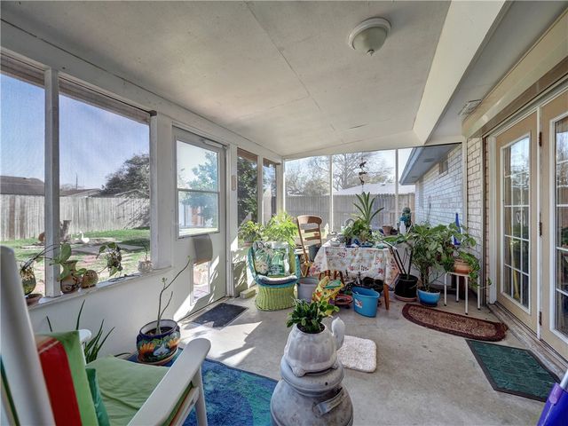 1906 Tara Dr, Corpus Christi, TX 78412