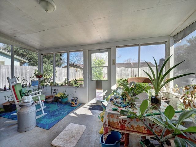 1906 Tara Dr, Corpus Christi, TX 78412