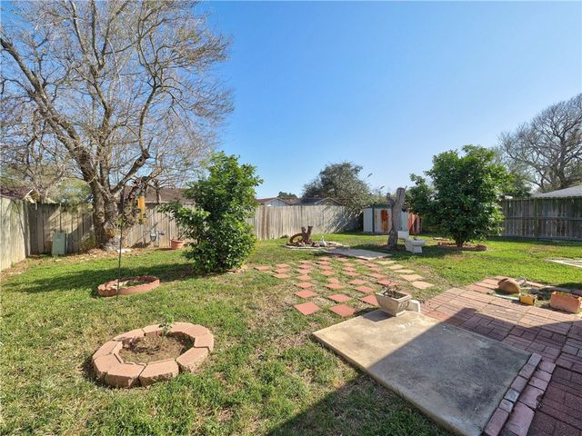 1906 Tara Dr, Corpus Christi, TX 78412