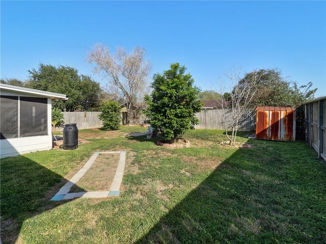 1906 Tara Dr, Corpus Christi, TX 78412