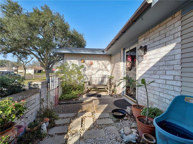 1906 Tara Dr, Corpus Christi, TX 78412