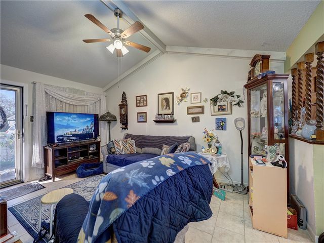 1906 Tara Dr, Corpus Christi, TX 78412