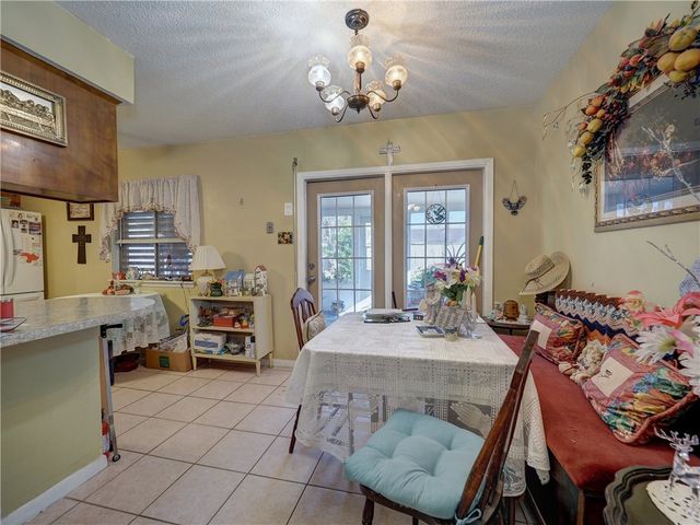 1906 Tara Dr, Corpus Christi, TX 78412