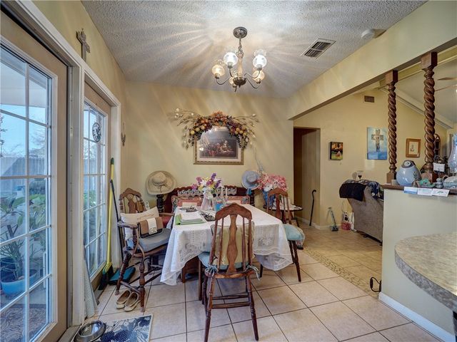 1906 Tara Dr, Corpus Christi, TX 78412