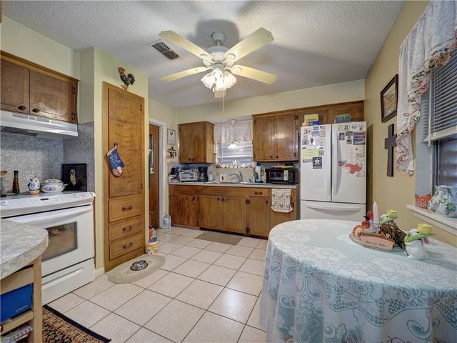 1906 Tara Dr, Corpus Christi, TX 78412