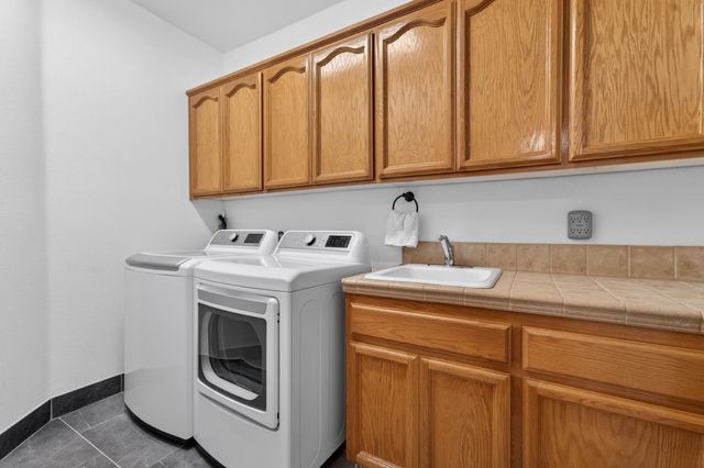 4961 Charter Rd, Rocklin, CA 95765
