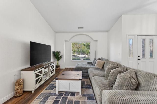 4961 Charter Rd, Rocklin, CA 95765