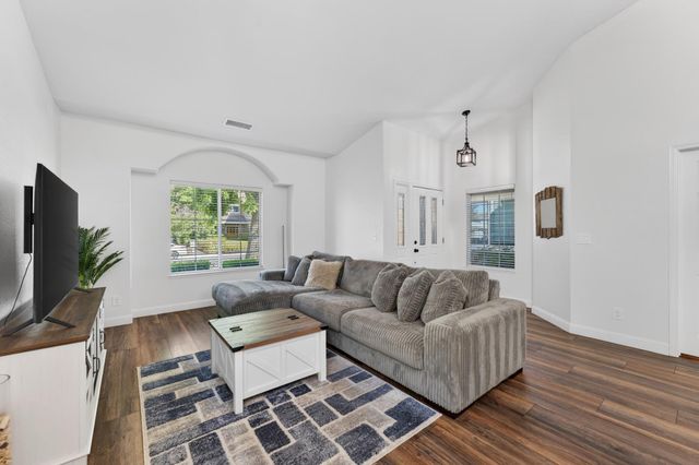 4961 Charter Rd, Rocklin, CA 95765