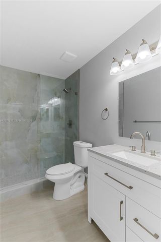 886 NE 214th Lane 4, Miami, FL 33179