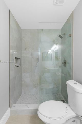886 NE 214th Lane 4, Miami, FL 33179