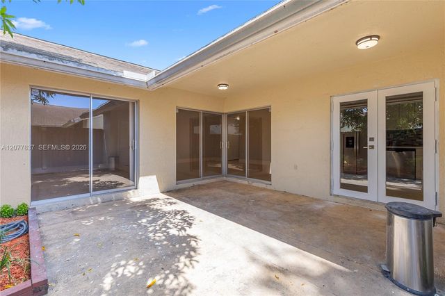 886 NE 214th Lane 4, Miami, FL 33179