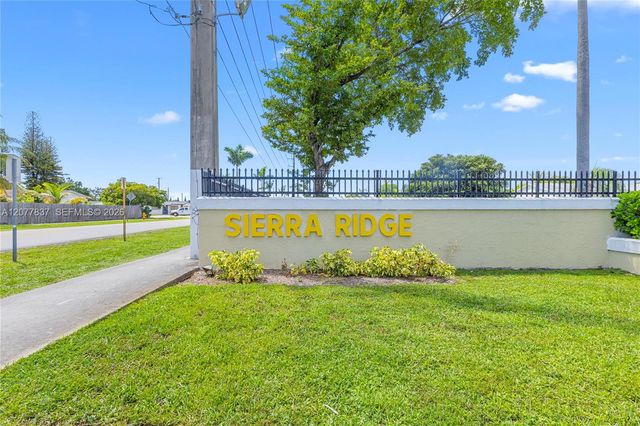 886 NE 214th Lane 4, Miami, FL 33179