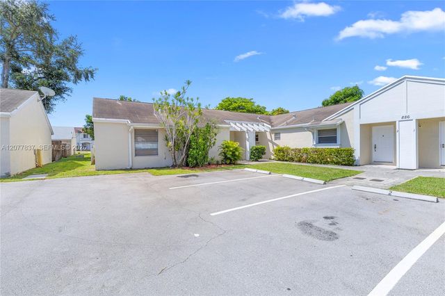 886 NE 214th Lane 4, Miami, FL 33179