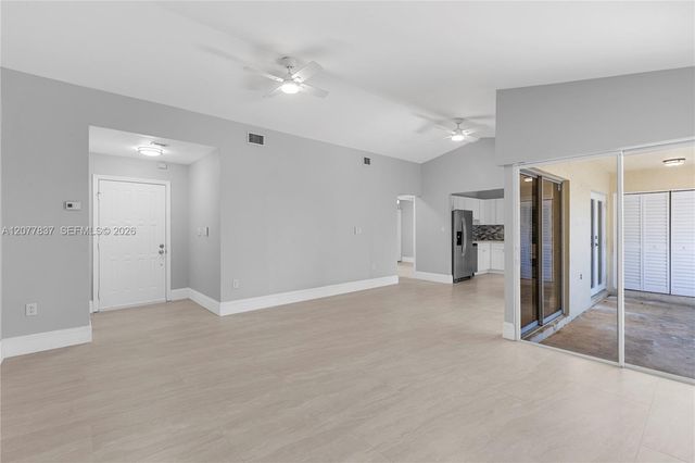 886 NE 214th Lane 4, Miami, FL 33179