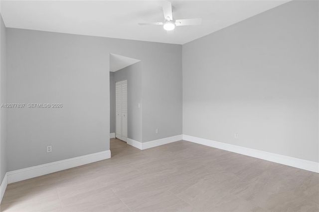 886 NE 214th Lane 4, Miami, FL 33179