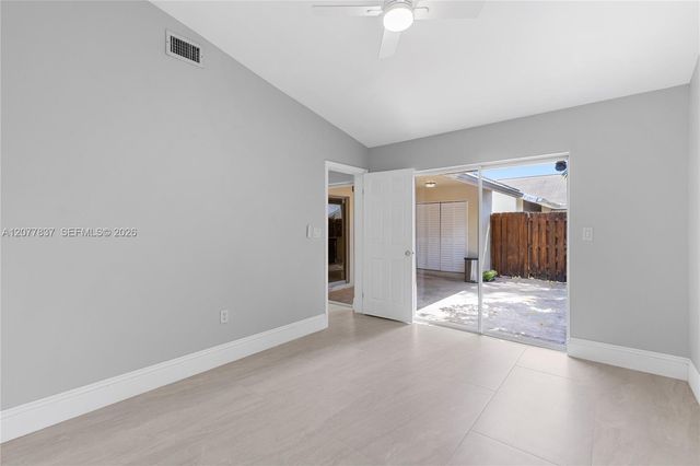 886 NE 214th Lane 4, Miami, FL 33179