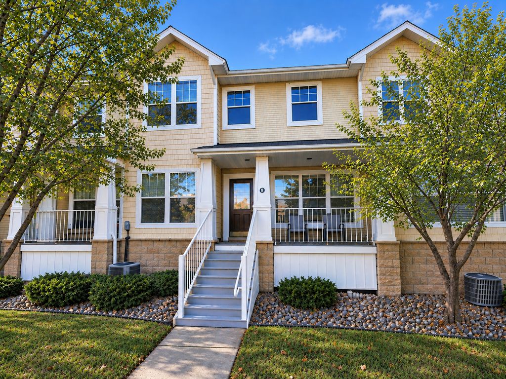 1240 County Road D E 3, Maplewood, MN 55109 — exterior