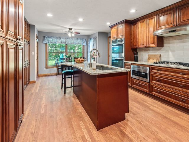 7 Woodcliffe Ave, Worcester, MA 01604
