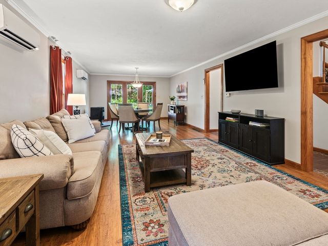 7 Woodcliffe Ave, Worcester, MA 01604