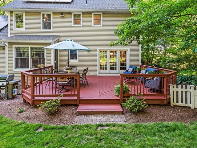 7 Woodcliffe Ave, Worcester, MA 01604