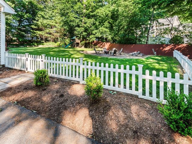 7 Woodcliffe Ave, Worcester, MA 01604