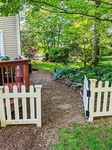 7 Woodcliffe Ave, Worcester, MA 01604