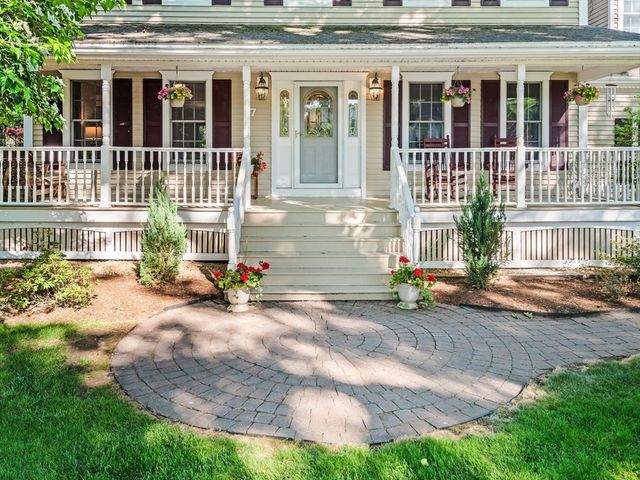 7 Woodcliffe Ave, Worcester, MA 01604