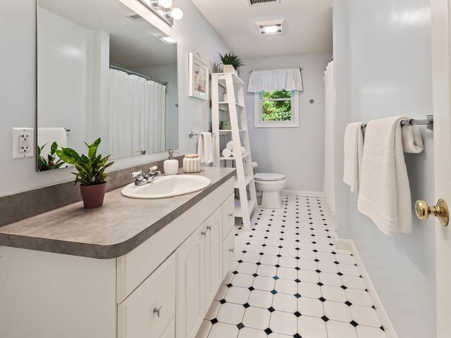 7 Woodcliffe Ave, Worcester, MA 01604