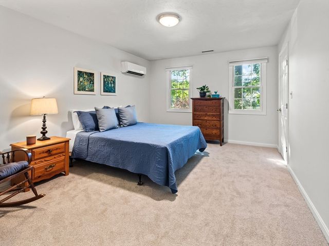 7 Woodcliffe Ave, Worcester, MA 01604
