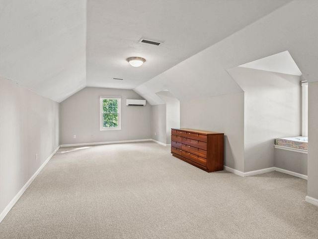 7 Woodcliffe Ave, Worcester, MA 01604