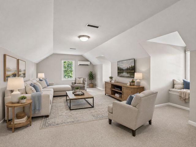 7 Woodcliffe Ave, Worcester, MA 01604
