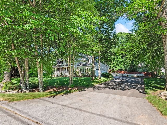 7 Woodcliffe Ave, Worcester, MA 01604