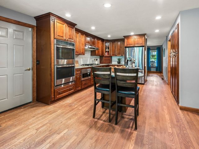 7 Woodcliffe Ave, Worcester, MA 01604