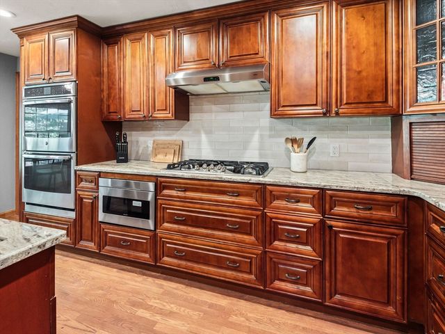 7 Woodcliffe Ave, Worcester, MA 01604