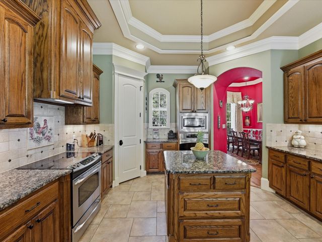 104 Lariat Court, Azle, TX 76020