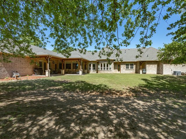 104 Lariat Court, Azle, TX 76020