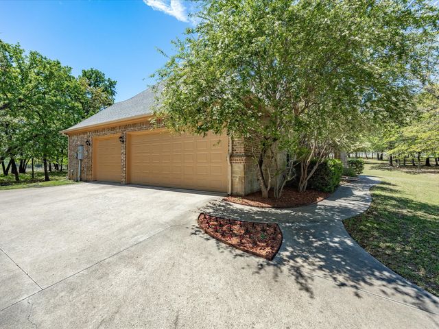 104 Lariat Court, Azle, TX 76020