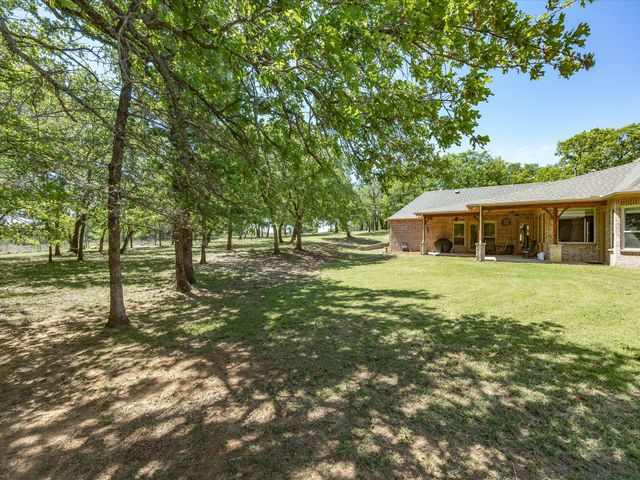 104 Lariat Court, Azle, TX 76020