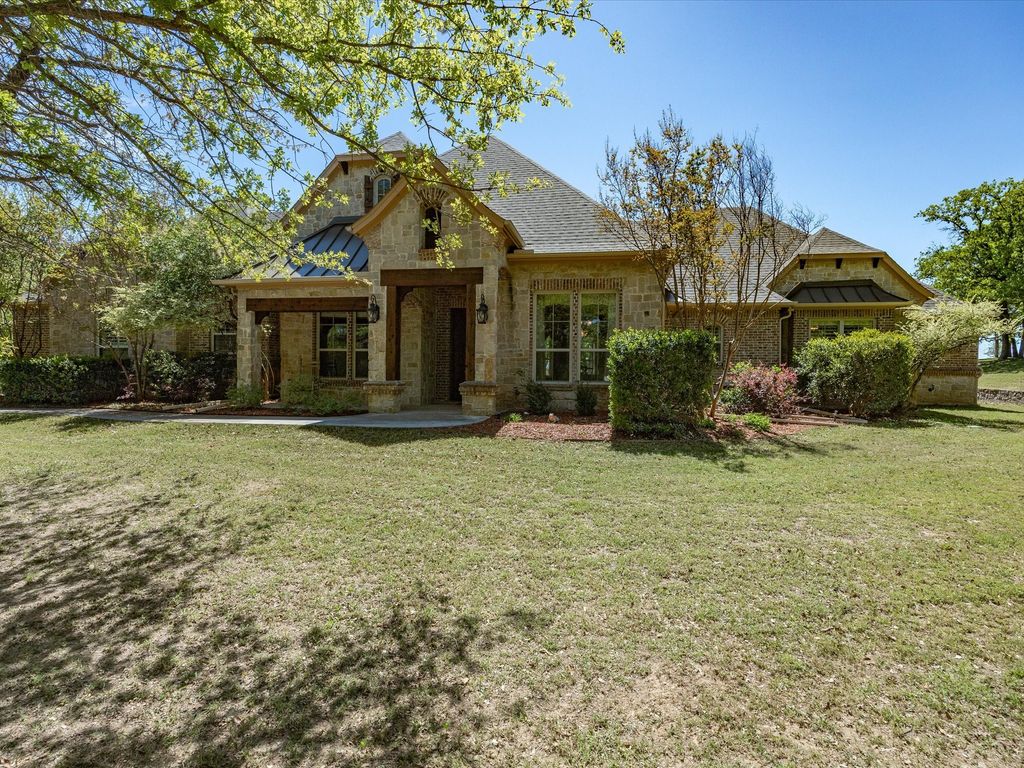 104 Lariat Court, Azle, TX 76020