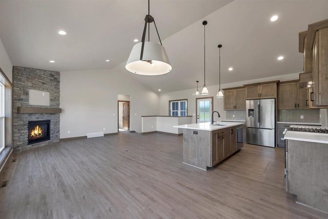 2875 STELOR DRIVE, Green Bay, WI 54311