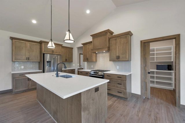 2875 STELOR DRIVE, Green Bay, WI 54311