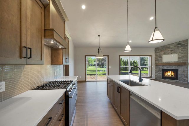 2875 STELOR DRIVE, Green Bay, WI 54311