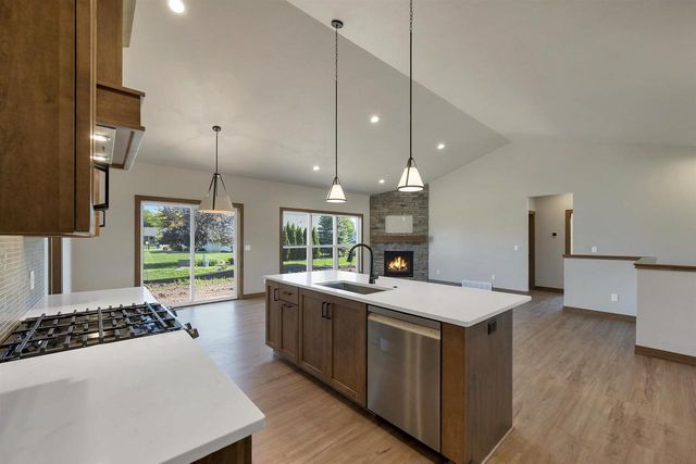 2875 STELOR DRIVE, Green Bay, WI 54311