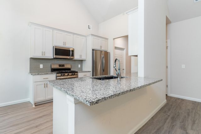 411 Fairway Circle, Grove, OK 74344