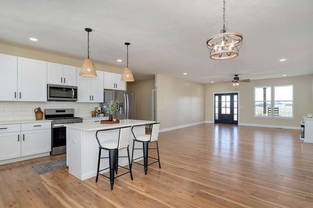 1883 S Farm Rd 107, Springfield, MO 65802