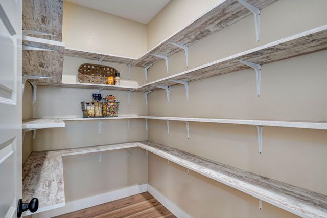 1883 S Farm Rd 107, Springfield, MO 65802