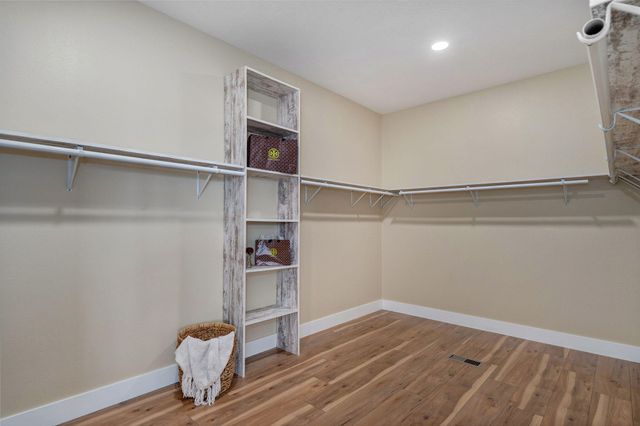 1883 S Farm Rd 107, Springfield, MO 65802