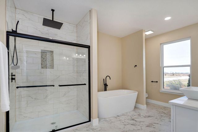 1883 S Farm Rd 107, Springfield, MO 65802